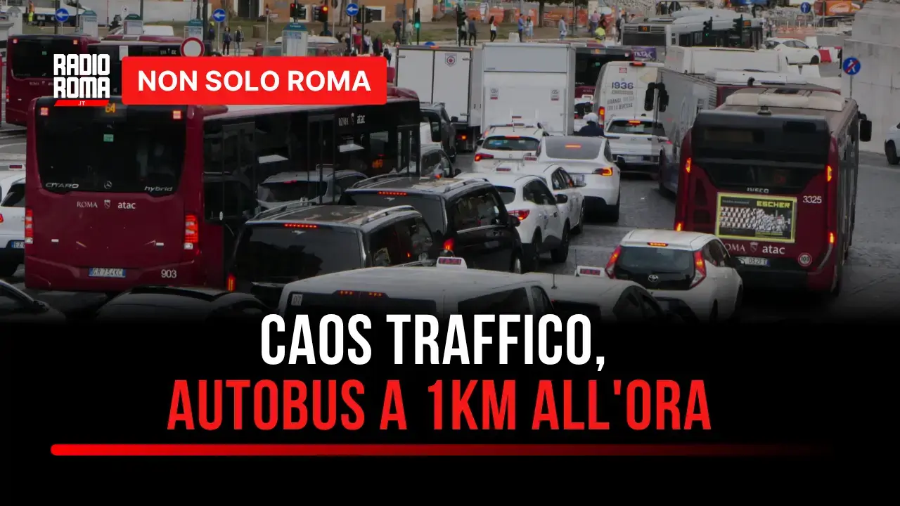 Trasporti, a Roma gli autobus procedono a 1 km all'ora: colpa (solo) della giungla dei parcheggi?