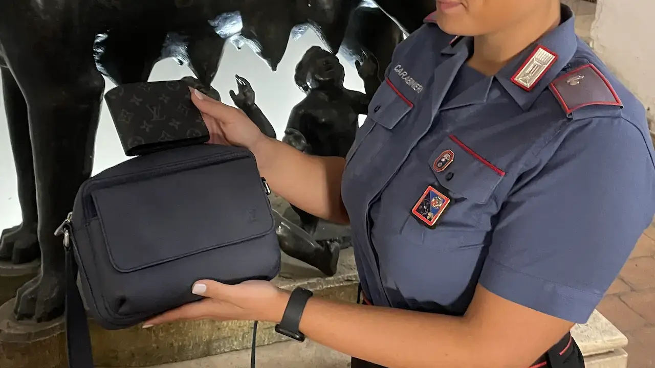 Roma, colpo sventato in via dei Condotti: arrestati due giovani e recuperata refurtiva di lusso
