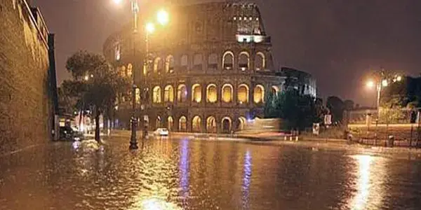 Piogge d'autunno a Roma: 7 consigli per evitare scarichi intasati e allagamenti in casa e in condominio