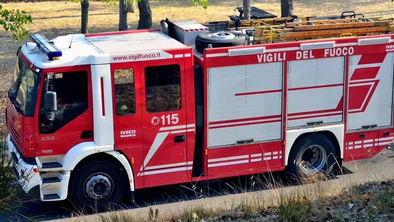 Incendio a Casal Bruciato: fiamme in un appartamento, evacuato lo stabile