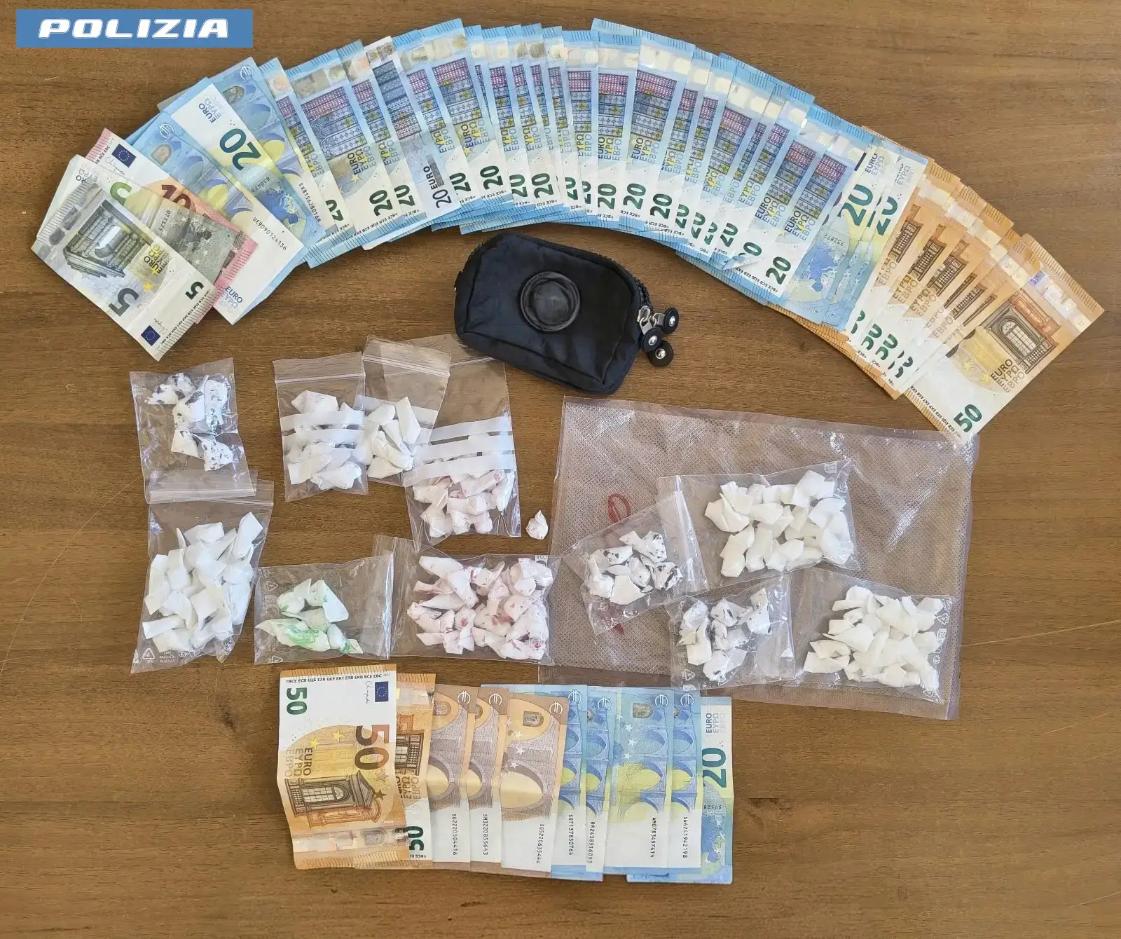 Blitz a Tor Bella Monaca: due arresti e oltre 150 dosi di cocaina sequestrate
