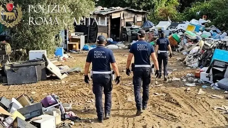 Roma, Parco delle Valli: smantellati 12 insediamenti abusivi, in rimozione circa 80 tonnellate di rifiuti