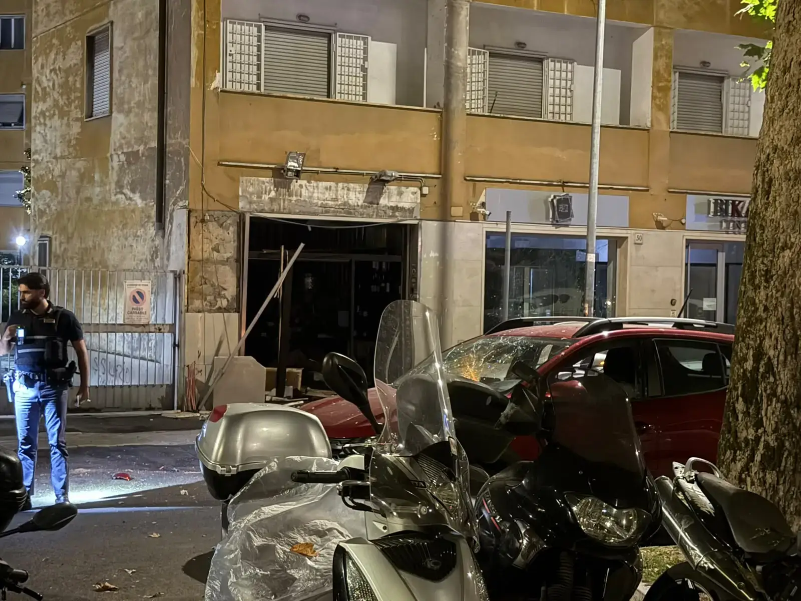 Esplosione all’alba a Don Bosco: boato in via Calpurnio Fiamma, indagini in corso