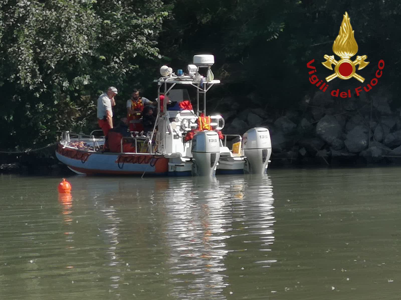 Aereo-scuola precipita nel Tevere, individuato nella cabina il corpo dell'allievo pilota