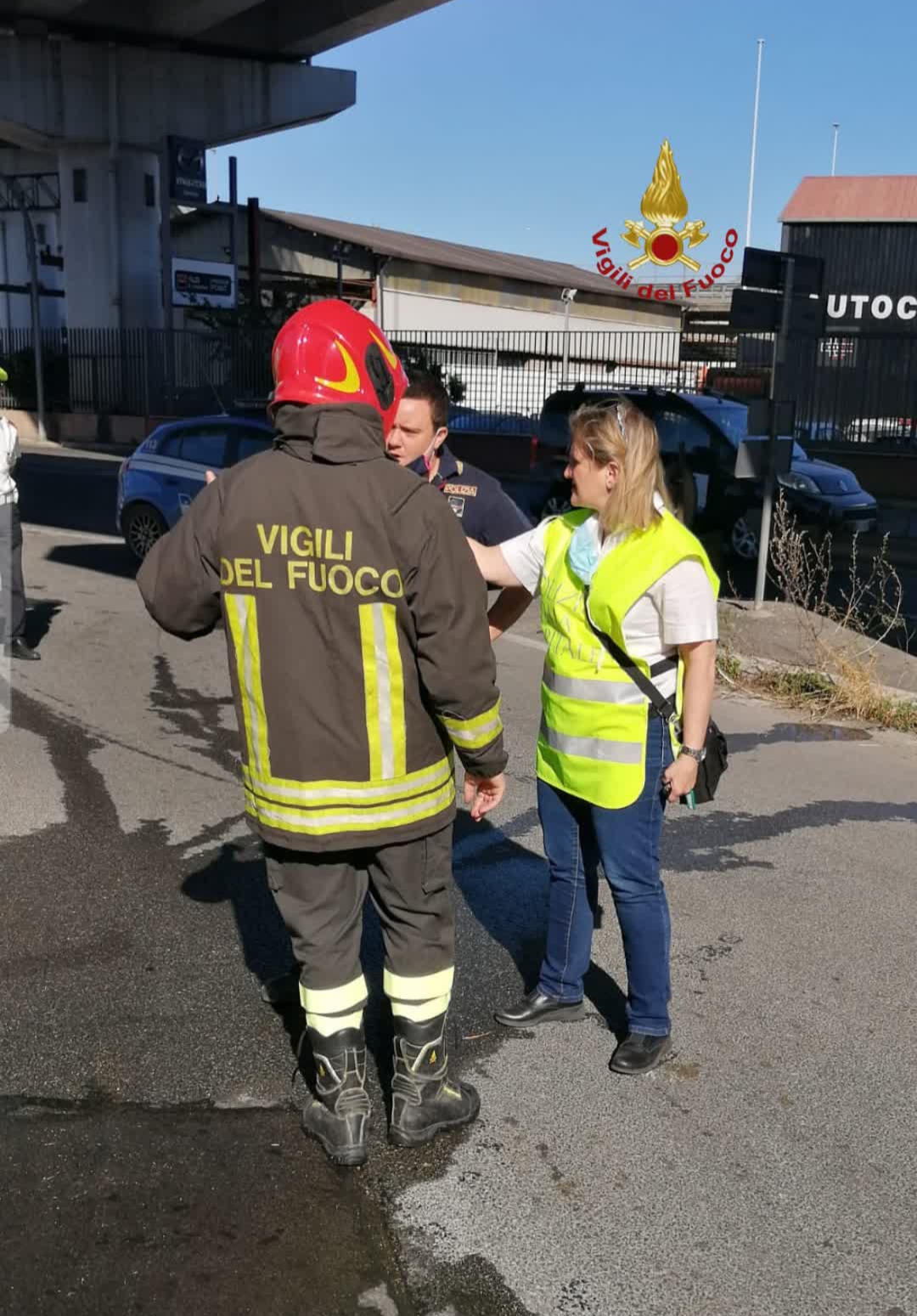 Roma, incendio in deposito auto alla Magliana: nessun ferito