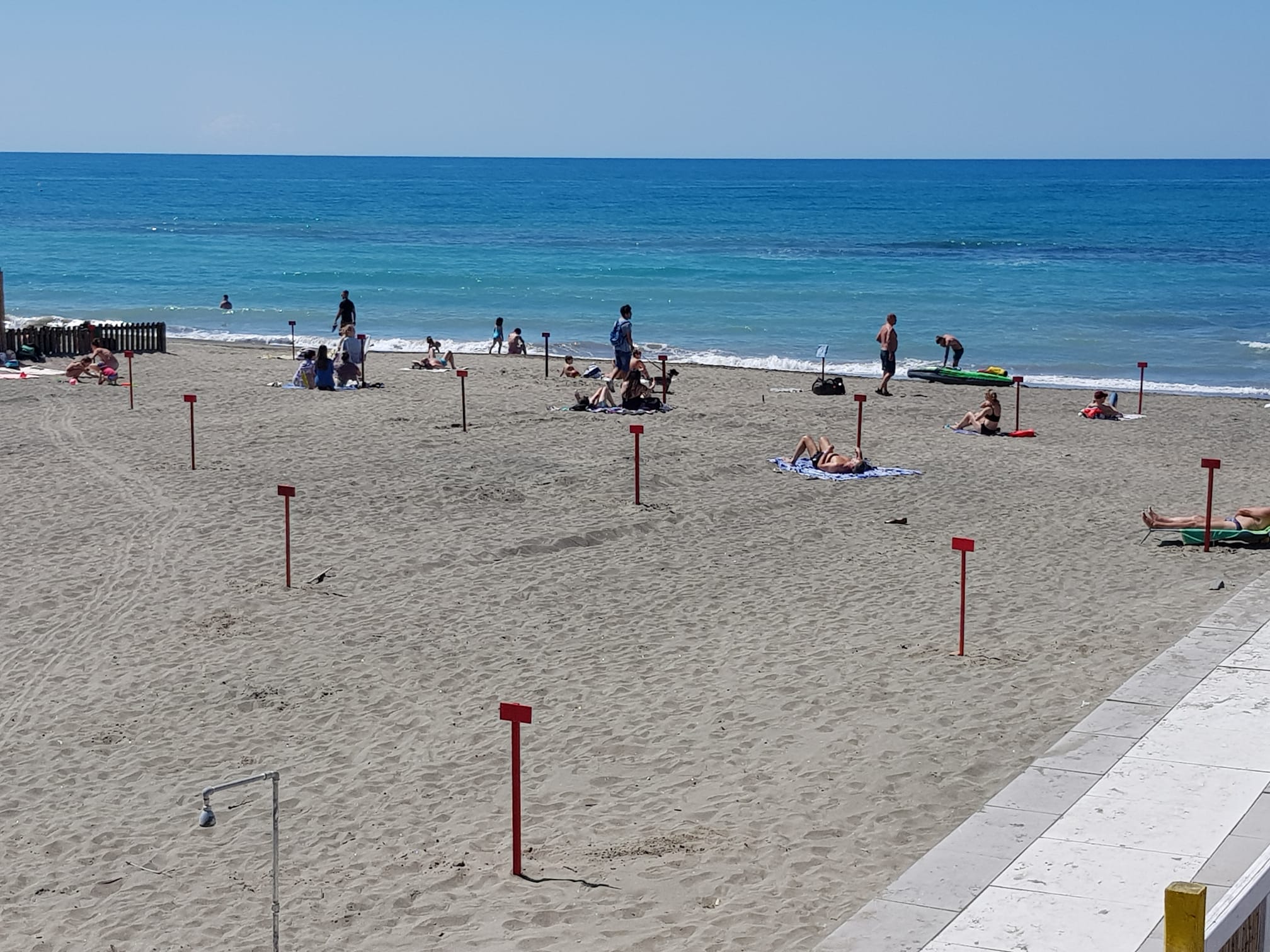 Ostia, preparativi in corso su spiagge libere e stabilimenti ma manca l'ordinanza della Raggi