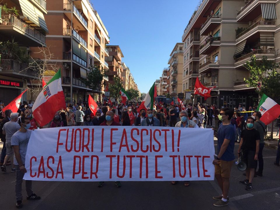 Manifestazione ad Ostia: antifascisti e Anpi contro occupazione Area 121