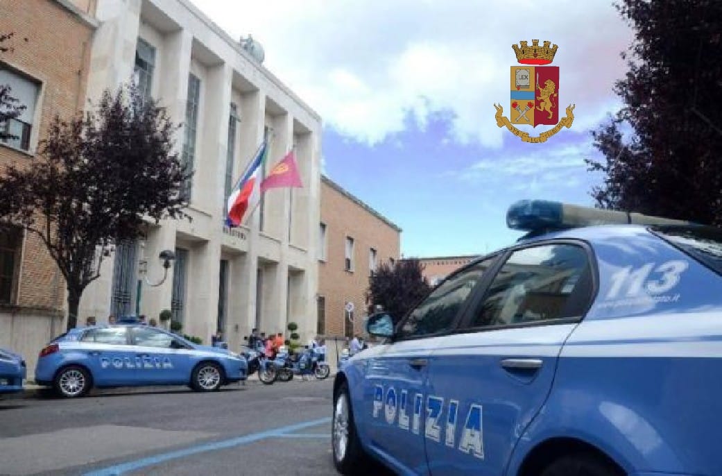 Latina, per "sfogarsi" picchiano un romeno per strada: 2 ragazzi arrestati per tentato omicidio