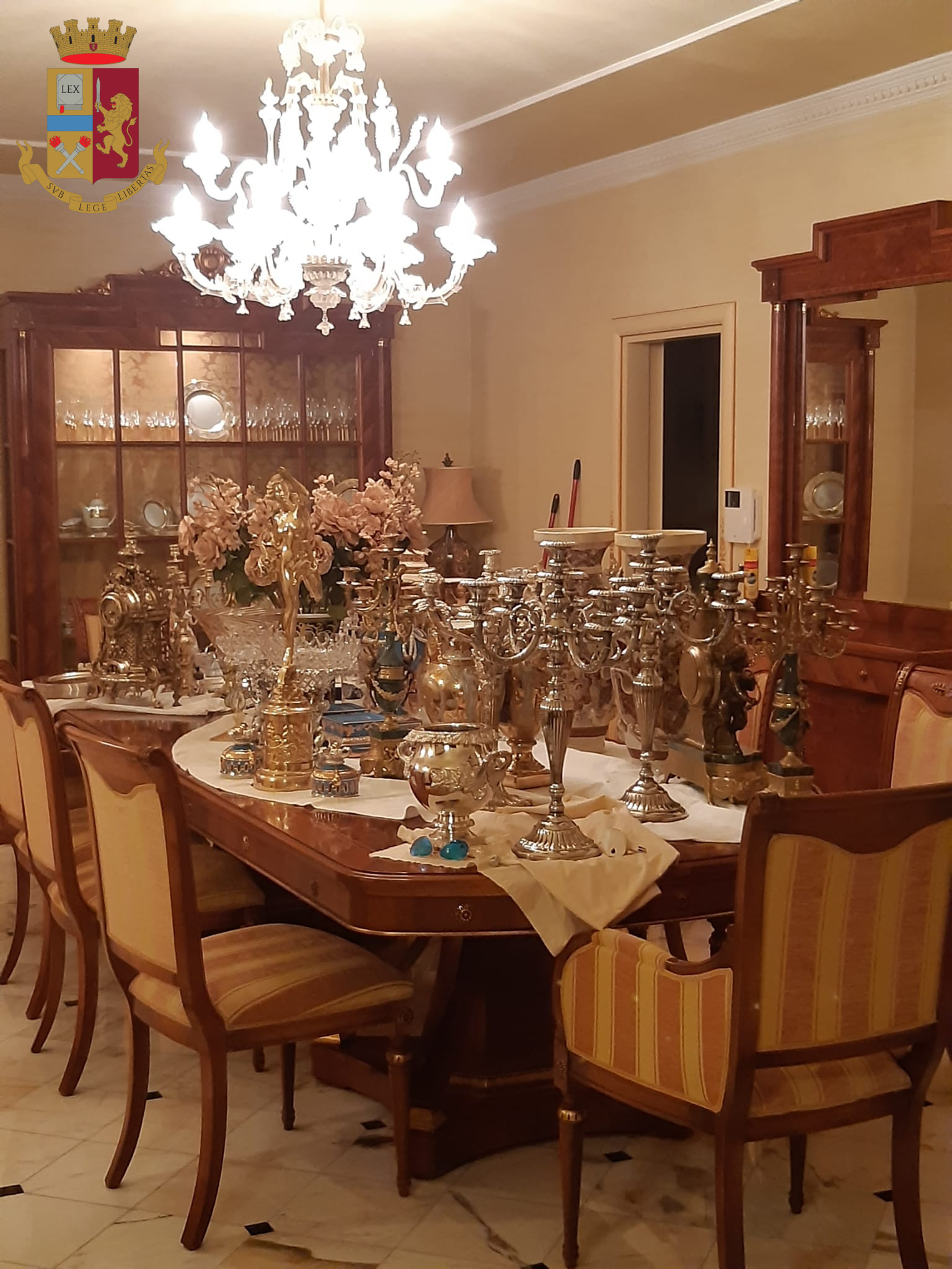 Casamonica, nei beni sequestrati piatti d'oro da 15mila euro
