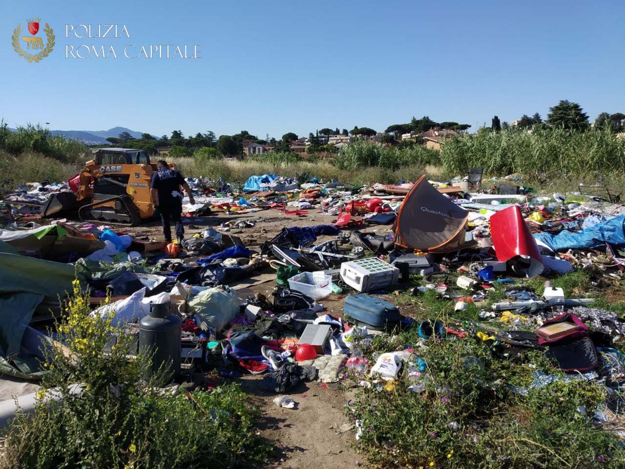 Insediamento abusivo a Tor Bella Monaca, liberata area verde: 8 fermati