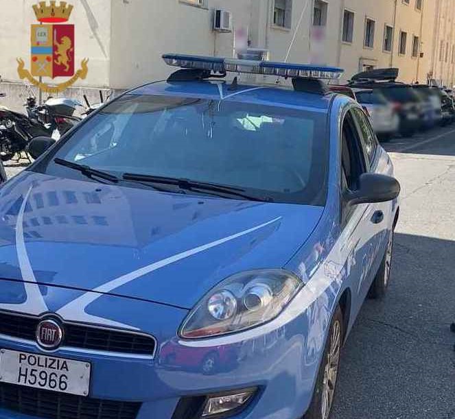 Fregene, tenta di uccidere la moglie con le cesoie: arrestato