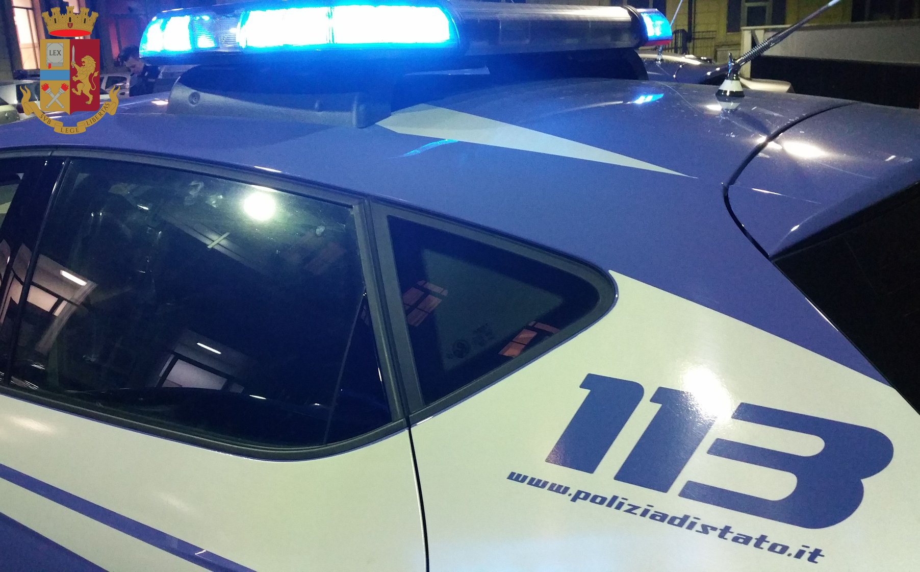 Fiumicino, 19enne aggredito a calci e pugni da baby gang
