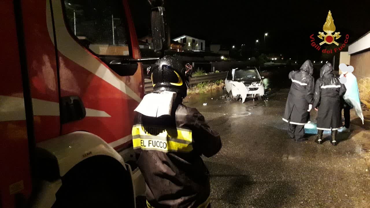 Tuscolana, auto si schianta contro un muro: morto 20enne