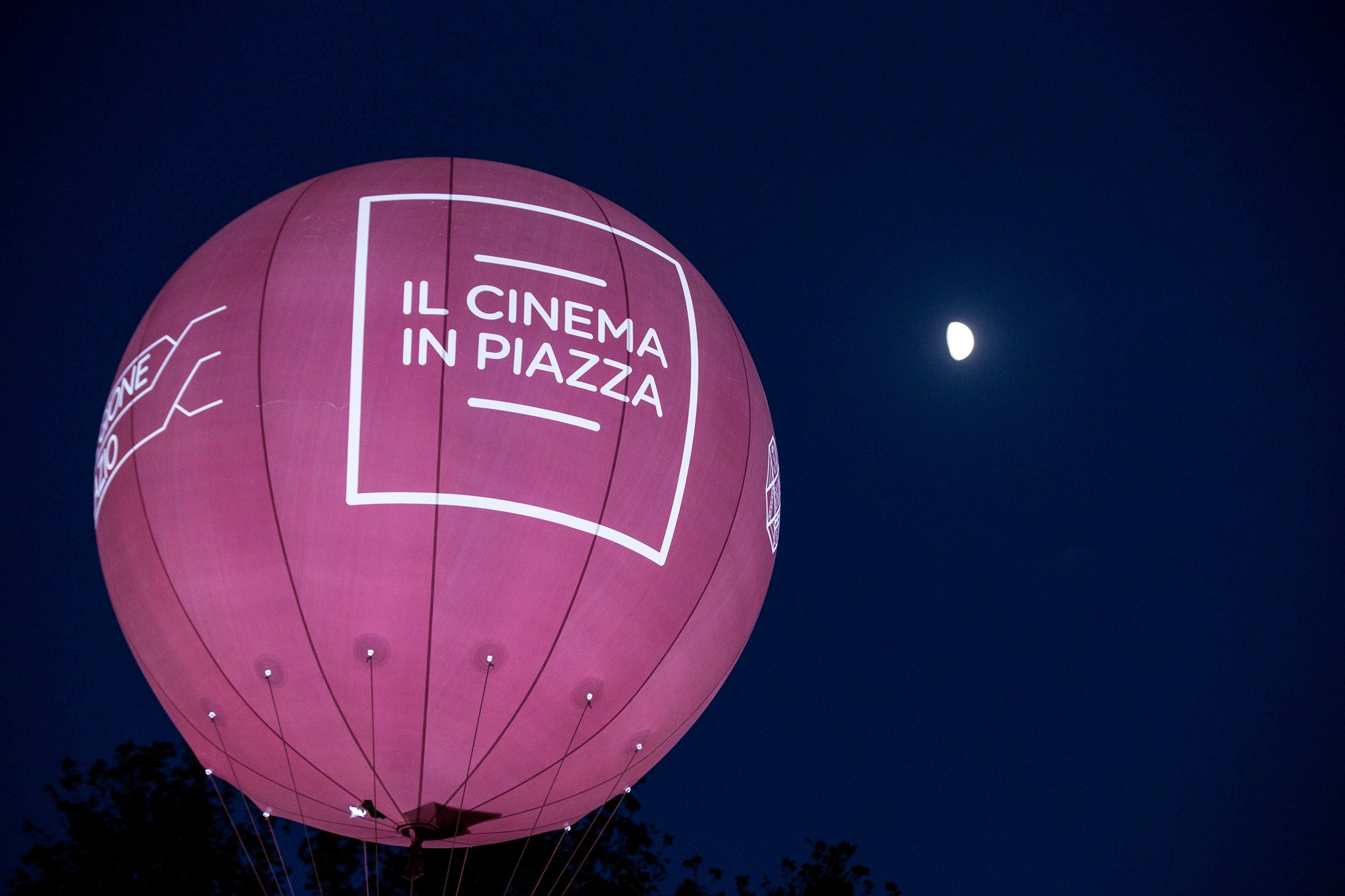 Cinema in piazza a rischio, organizzatori: ci stanno costringendo ad annullare la stagione estiva