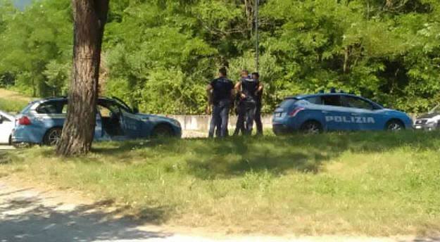 Roma, impicca cane nel parco "era troppo pericoloso": denunciato 65enne