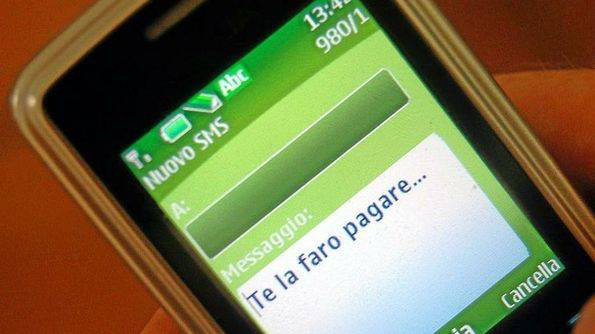 Roma, si finge amico ma è il suo incubo: stalker trasforma in un film horror la vita della sua ex