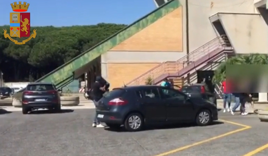 Ostia, violenza sessuale su bimba di 5 anni: arrestato vicino di casa