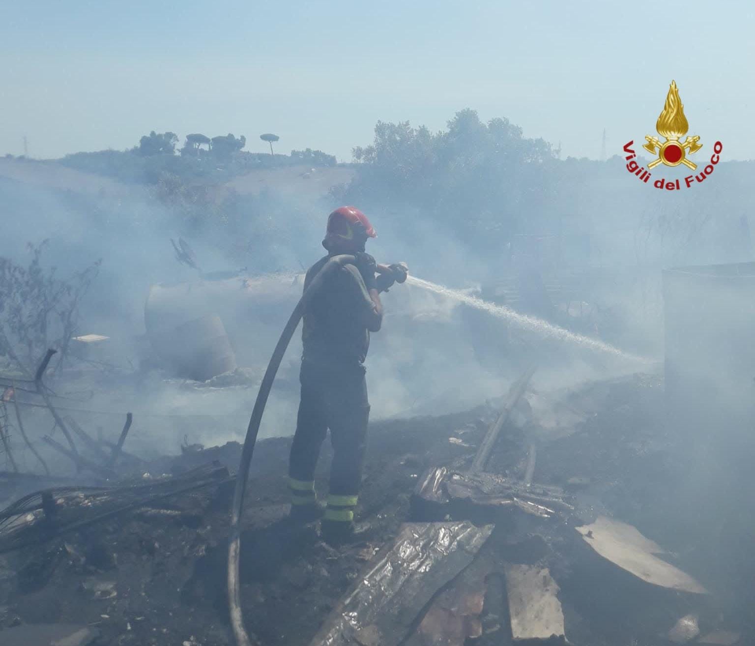 Roma, incendio in via di Porta Medaglia: in fiamme 16 ettari