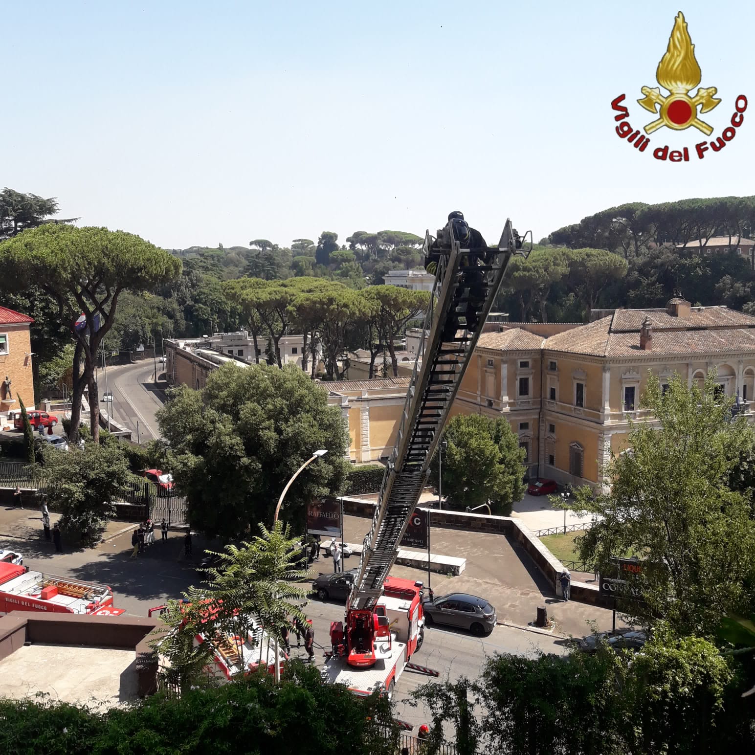 Roma, in fiamme appartamento ai Parioli: in salvo due persone