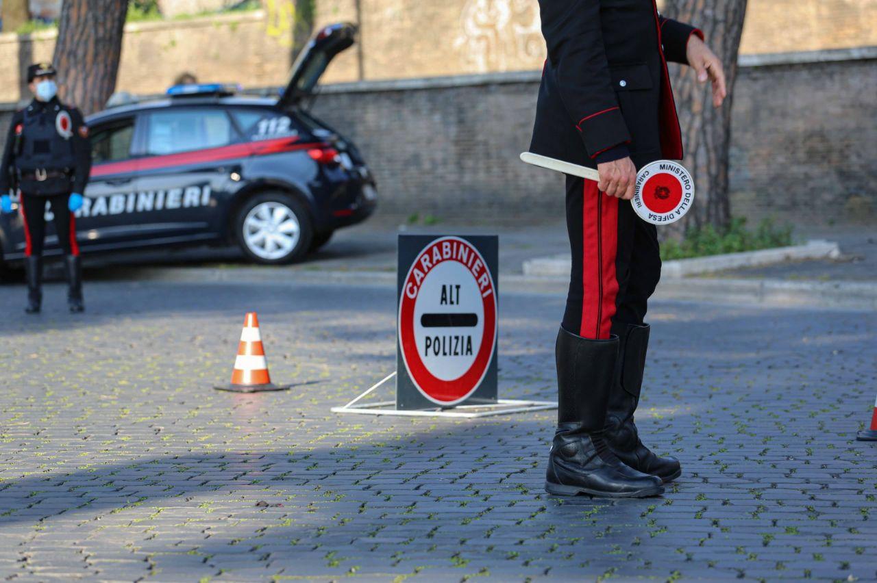 Roma, alla guida con un tasso alcolemico 5 volte oltre il limite: denunciato 22enne
