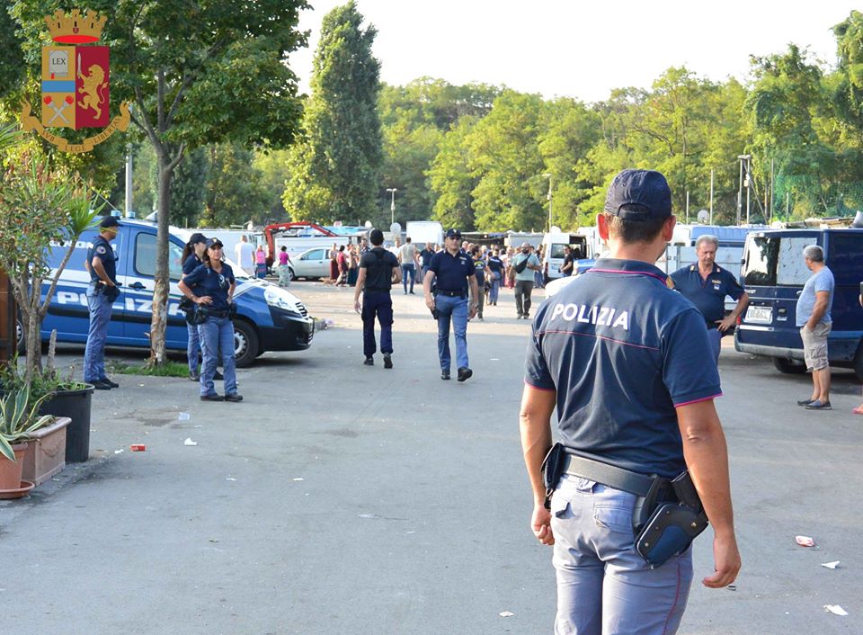Roma, accoltellata durante rapina in campo nomadi alla Magliana
