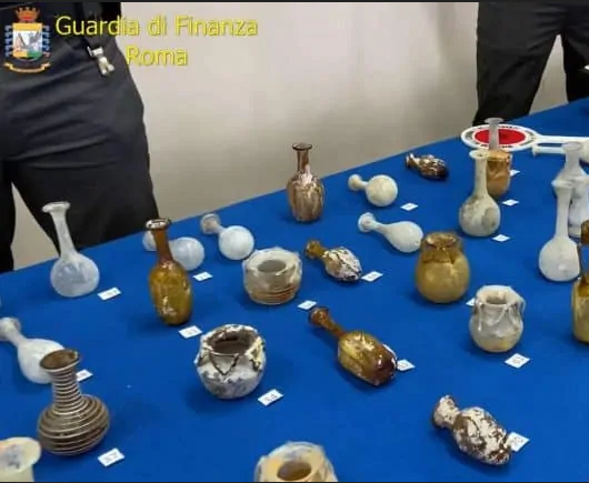 Roma, in casa a Monteverde "museo privato" con 101 reperti archeologici