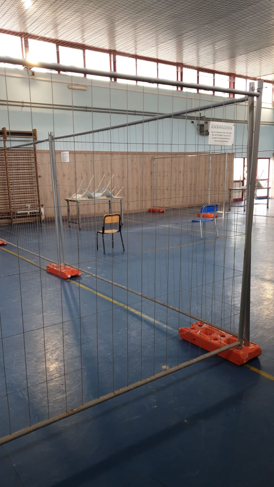 Ostia, protesta genitori alla scuola Mar dei Caraibi: "no alle aule-gabbia"