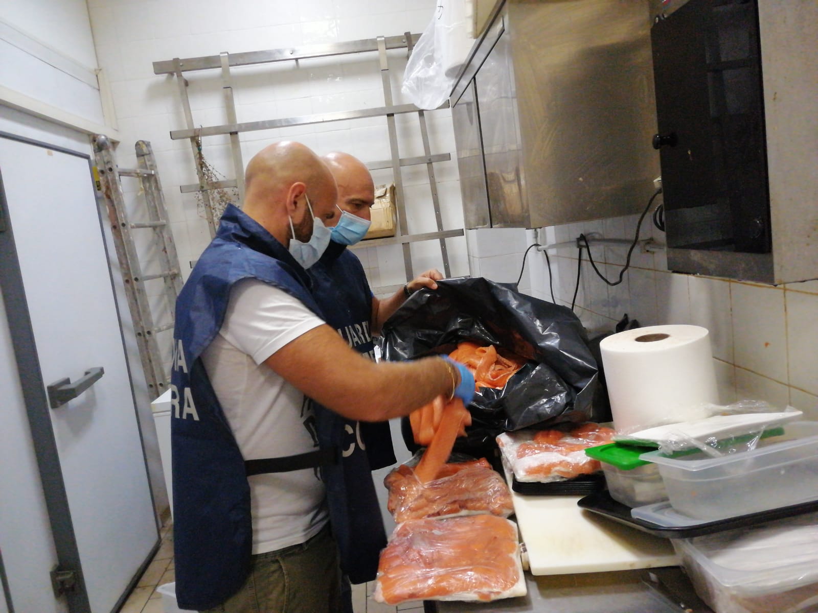 Monterotondo, 300 kg pesce sequestrati in ristoranti etnici