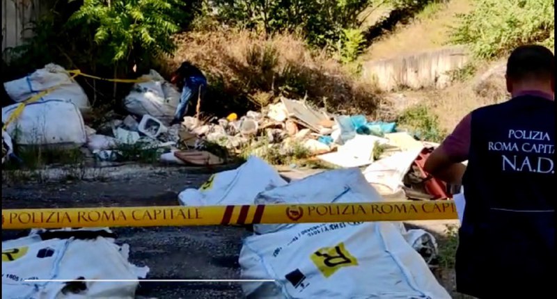 Scaricava rifiuti speciali nell'area sud della Capitale: denunciato 50enne