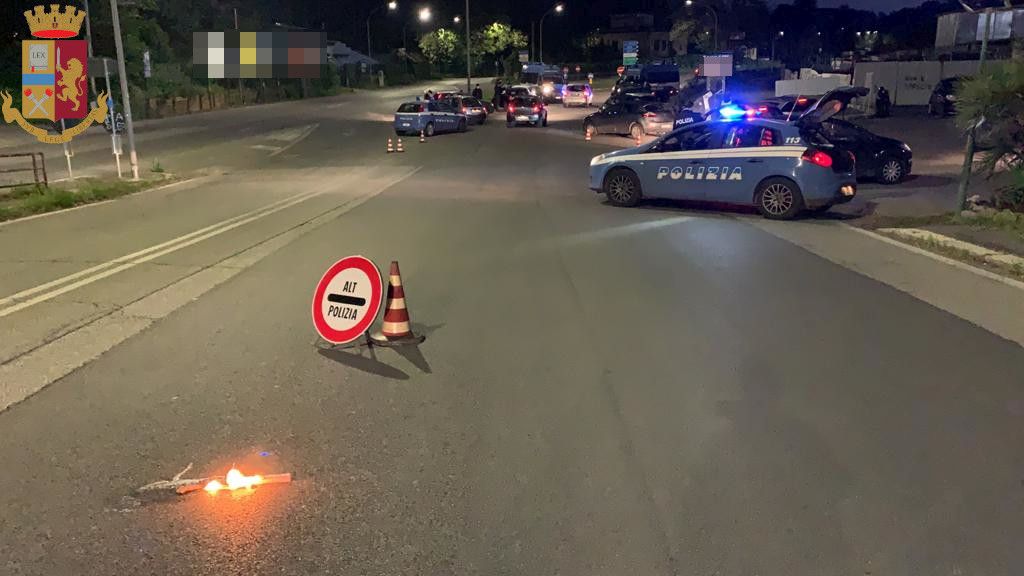 Roma, senza documenti e con la droga in tasca: ricercato internazionale preso all'uscita della metro