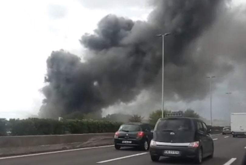 Rifiuti, troppi incendi nell'area pontina: il caso sotto l'occhio della commissione Ecomafie