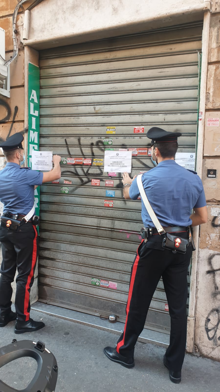 Roma, vendeva alcolici oltre l'orario consentito: chiuso market a San Lorenzo