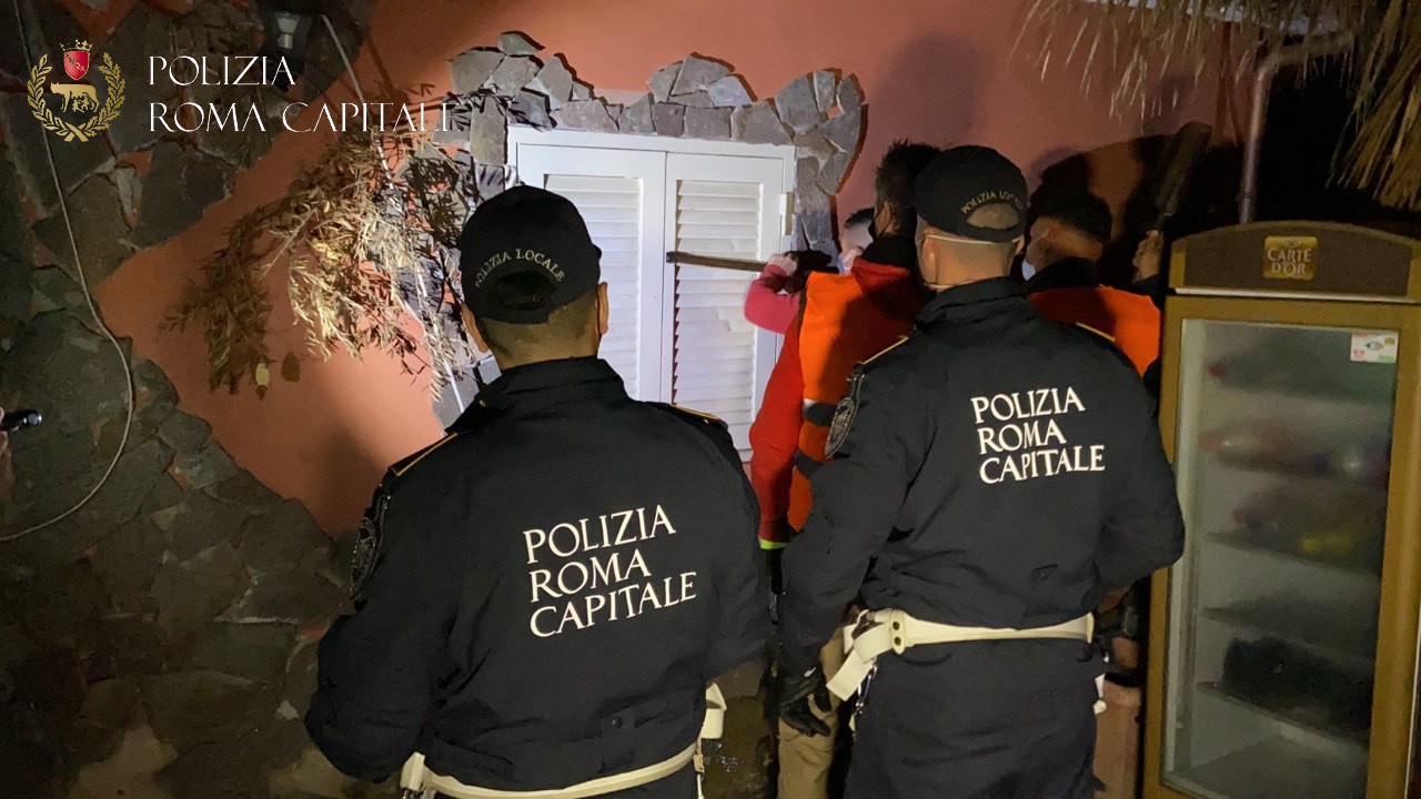 Casamonica, al via sgombero e demolizione villette abusive a Roma: identificati inquilini
