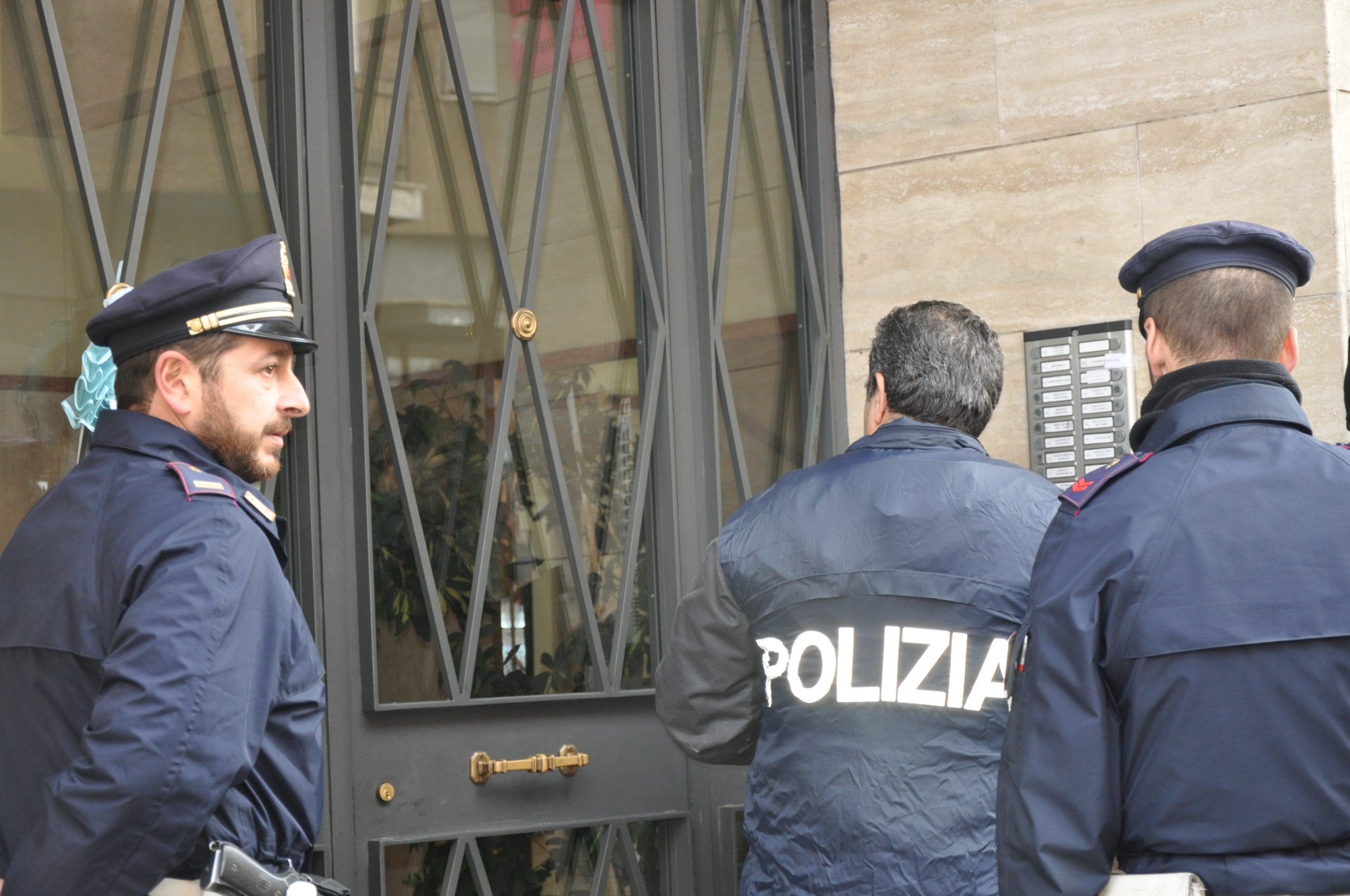 Roma, estorceva denaro a professionista nord Italia: arrestato appartenente ai Servizi segreti