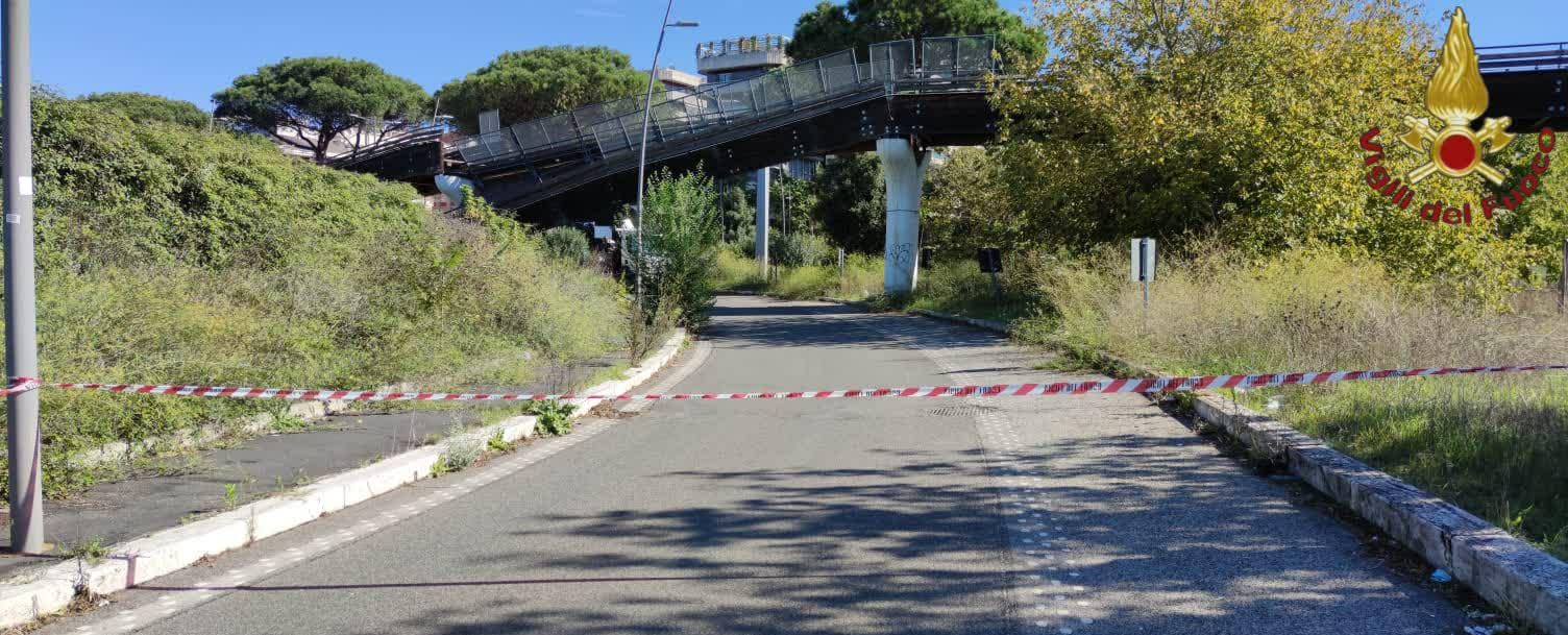 Roma, ponte ciclabile crolla all'Eur: nessun ferito