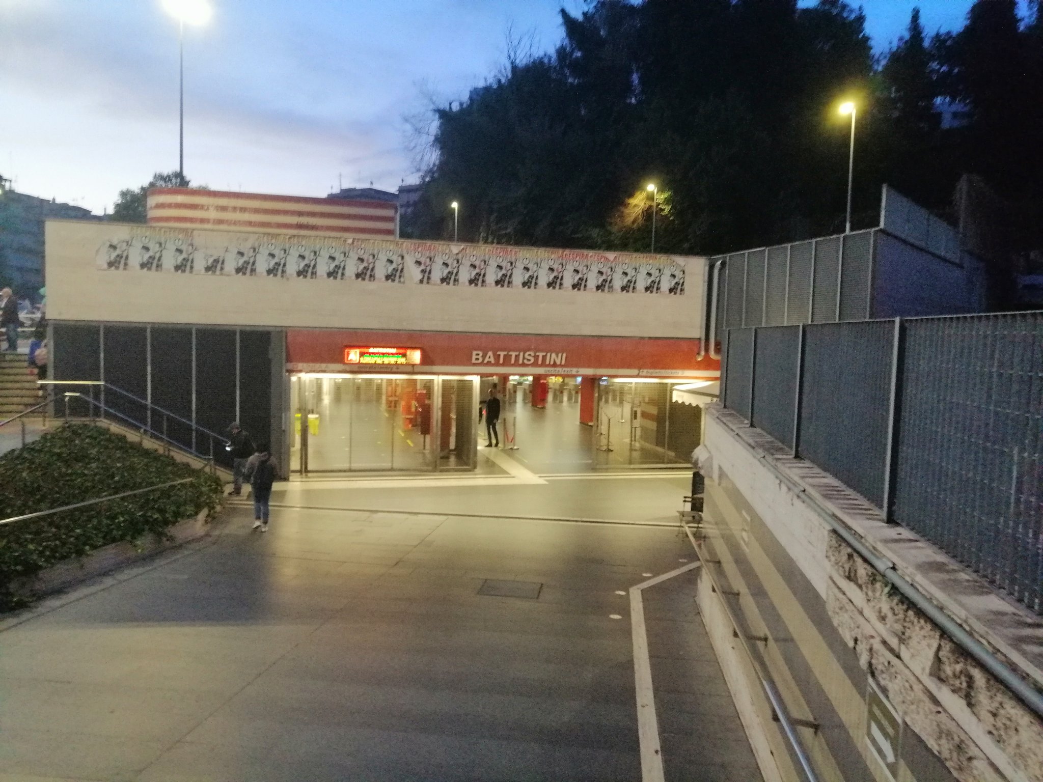 Roma, metro A chiusa per un'ora tra Ottaviano e Battistini