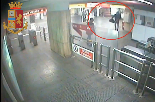 Roma, vendevano on line defibrillatori rubati nelle stazioni metro: presi 2 ladri e denunciato compratore
