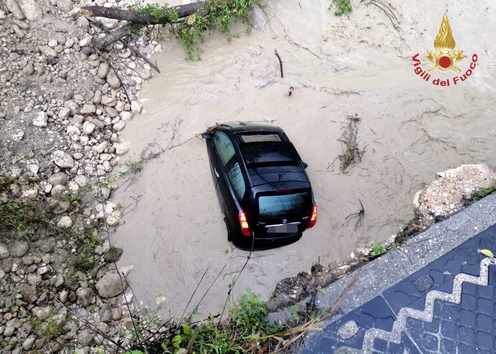 Maltempo Frosinone, crolla ponte a Picinisco: in salvo automobilista
