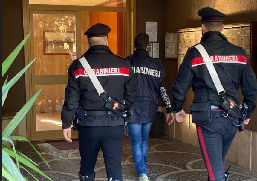 Roma, vicini stalker molestano famiglia per 5 anni: arrestati