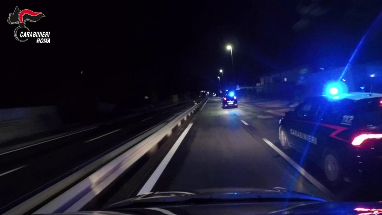 Roma, blitz antidroga a Tor Bella Monaca: 10 in manette