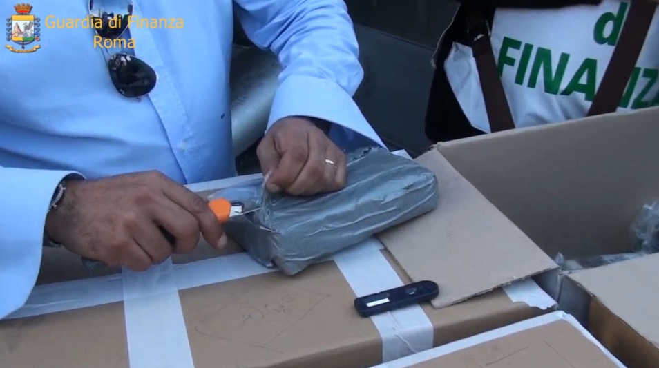 Roma, traffico di cocaina sul litorale: smantellata organizzazione della 70enne "Zia Bianca"
