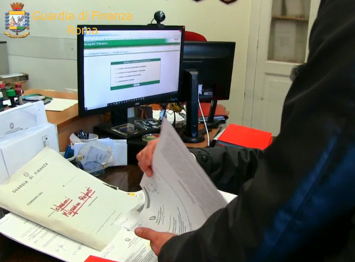 Roma, arrestato per bancarotta fraudolenta patron negozi Semeraro e Ovvio: sequestro beni per 15 milioni