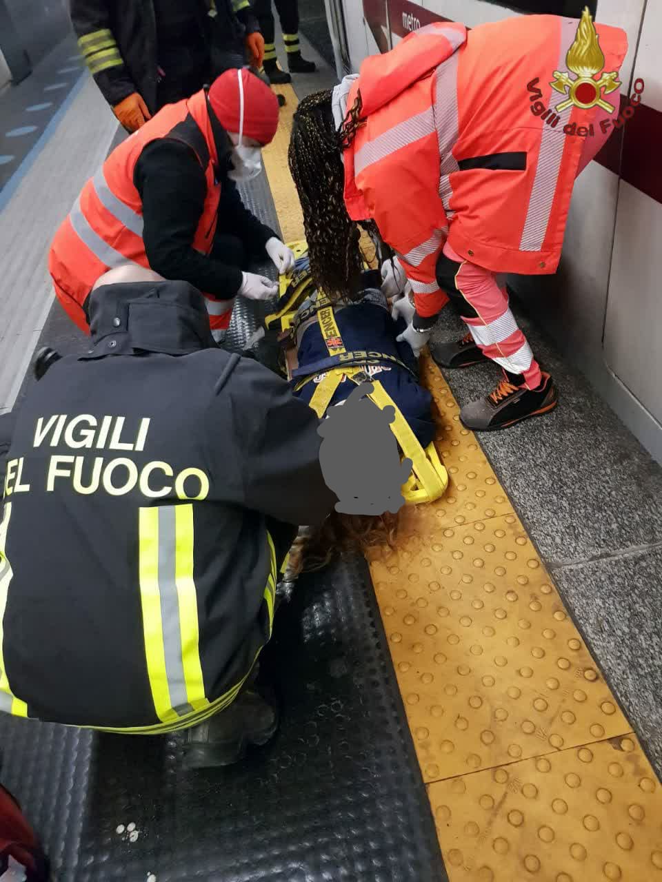 Ostia, si lancia sotto il treno alla stazione Lido Centro: trovato biglietto d'addio sulla banchina