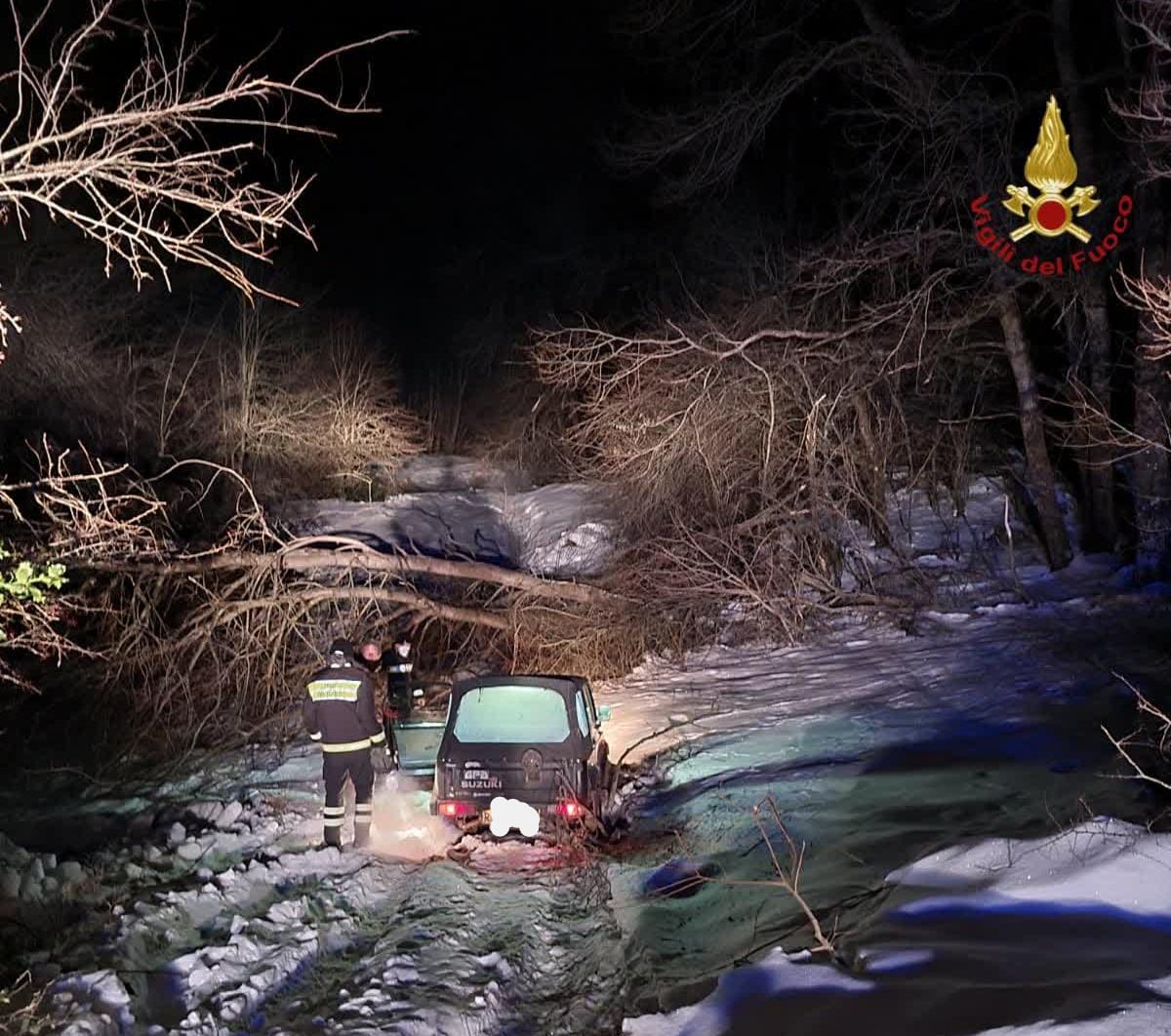 Roma, bloccato dalla neve a Monteflavio: automobilista soccorso in piena notte dopo ore di ricerche