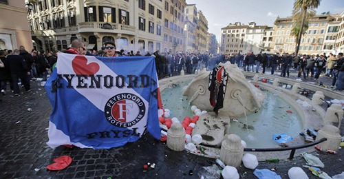 Devastarono la Barcaccia di piazza di Spagna, per 6 tifosi del Feyenoord condanne fino a 4 anni