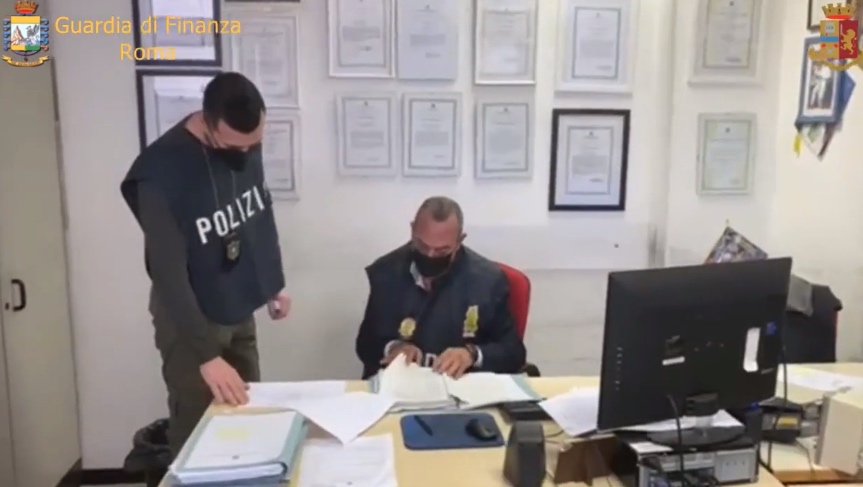 Roma, false fatturazioni e riciclaggio: 10 misure cautelari e sequestro beni per 35 milioni