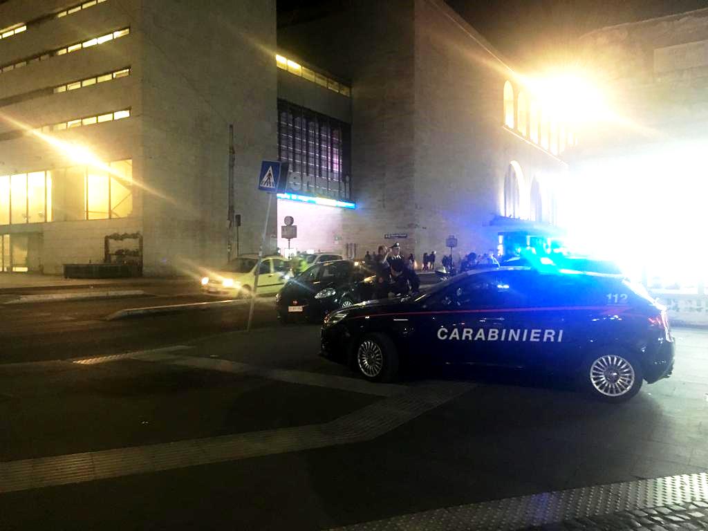 Roma, rapinavano viaggiatori e passanti alla stazione Termini: decapitata banda di predoni