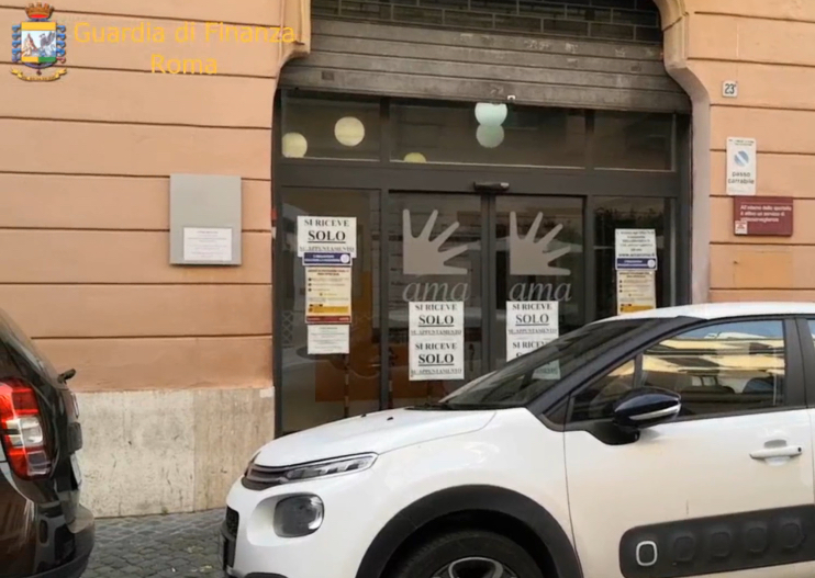 Roma, truffa per non pagare la Tari: indagati due ex dipendenti Ama e tre imprenditori