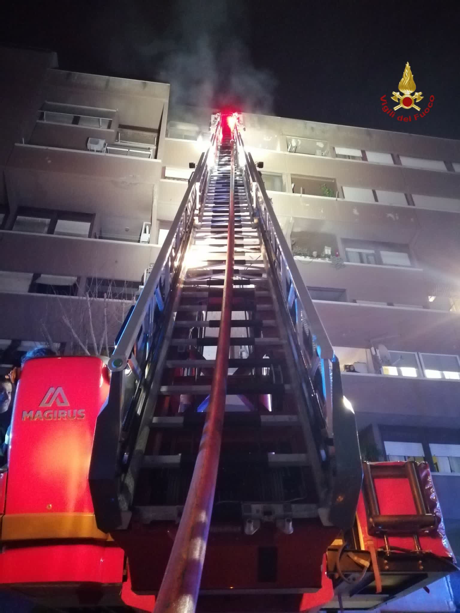 Roma, fiamme in appartamento a Serpentara: nessun ferito