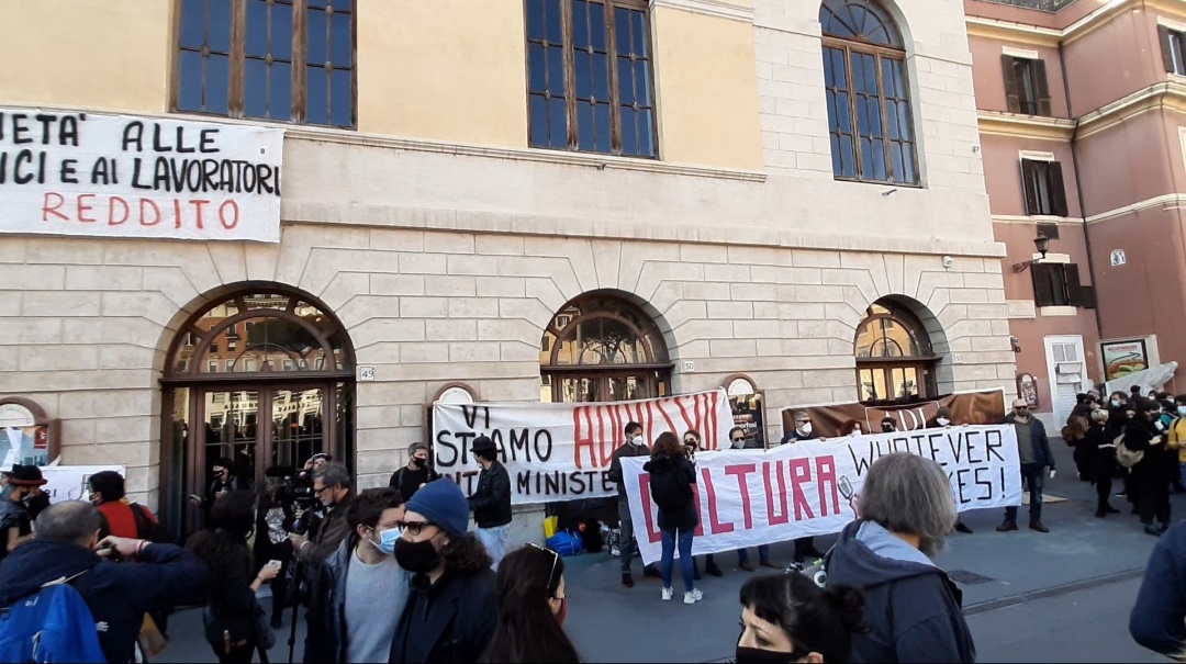 Roma, "Un anno senza eventi, un anno senza reddito": lavoratori dello spettacolo in piazza